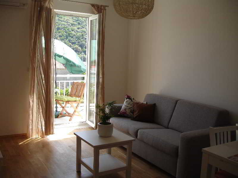 Apartments Silvija Mokošica Екстериор снимка